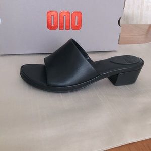BNIB ONO Bo Black Leather Mule Sandals - 7M